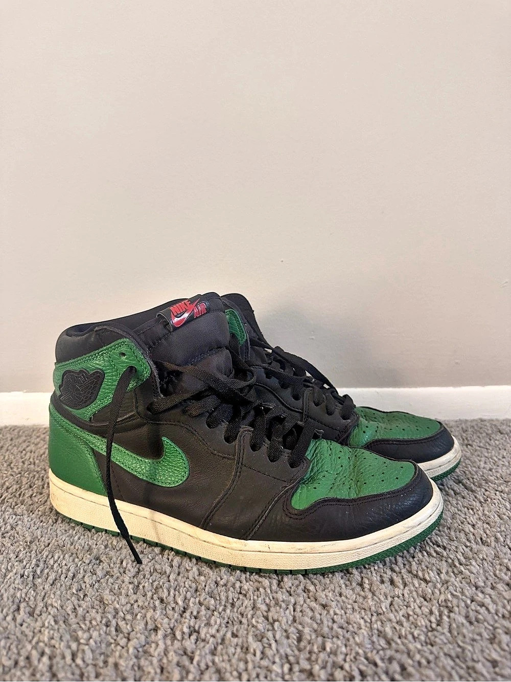 Nike Air Jordan 1 High-Top Sneakers Green & Black
